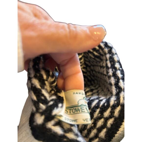 Stowe Woolens 100% Wool Snowflake Pattern Kids Hat Hand Crafted - Picture 5 of 10